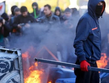 Ακροαριστεροί κατέλαβαν την... ναυαρχίδα του ΣΥΡΙΖΑ την «Αυγή»!